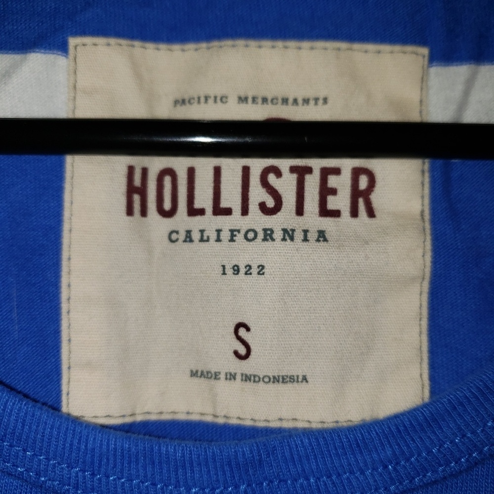 Hollister - Picture 2 of 4
